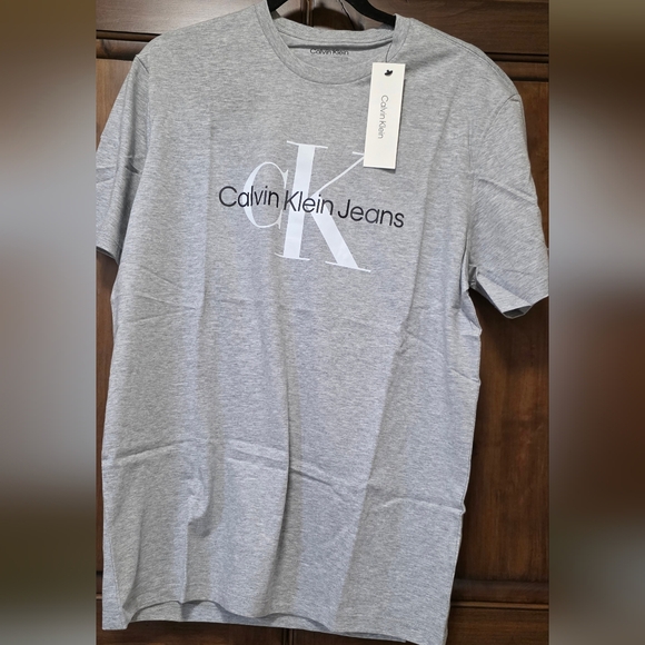 Calvin Klein Basic Tee - Picture 2 of 4